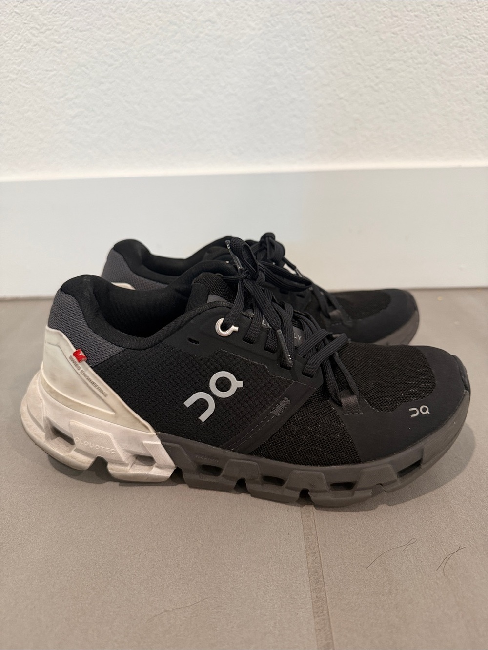 On Cloud Cloudflyer Women’s Size 6 Running Shoes